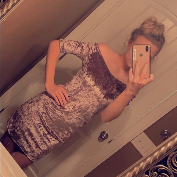 Velvet dress - Picture 1 of 2
